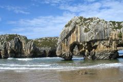 800px-Playa-cuevas-del-mar